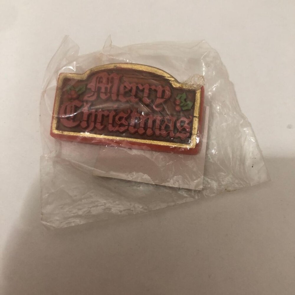 New Vintage Hallmark Merry Christmas Sign Lapel Pin Brooch Wooden Looking
